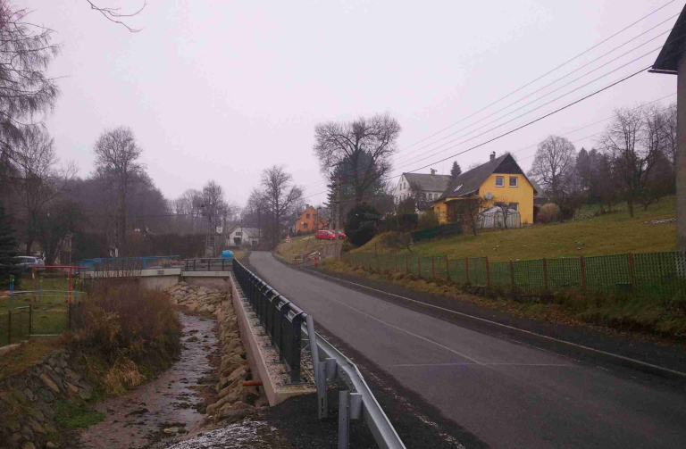 Zbrusu nová silnice ve Vítkově bude slavnostně otevřena